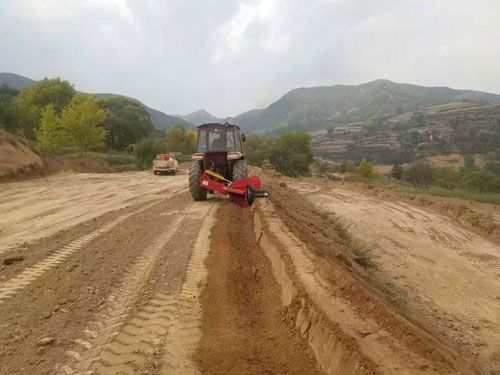 水田單邊筑埂機(jī)